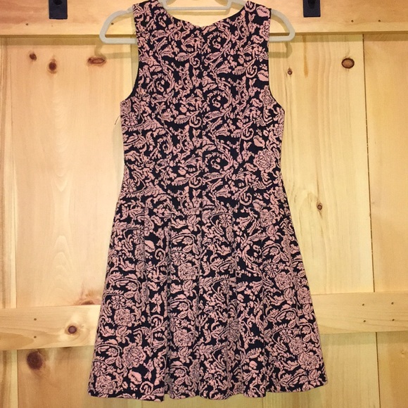 Beautiful dress! - Picture 4 of 4